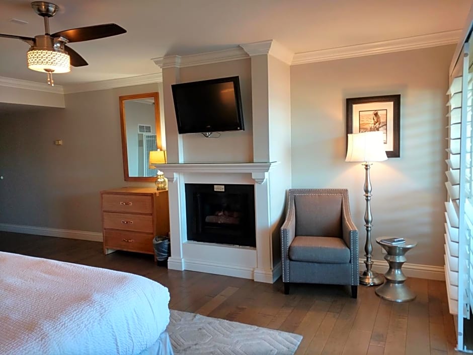 456 Embarcadero Inn & Suites