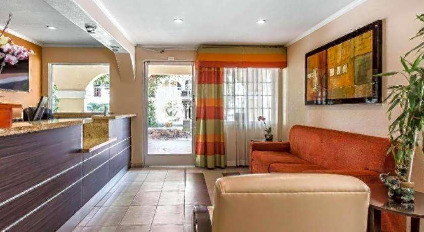 Econo Lodge & Suites El Cajon San Diego East