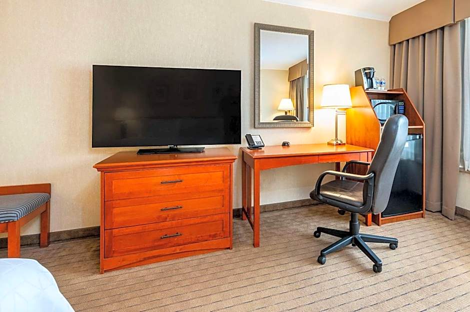 Allure Hotel & Conference Center