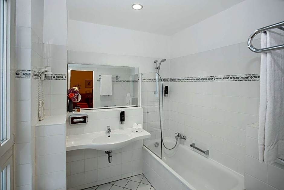 Centro National Frankfurt, Trademark Collection by Wyndham