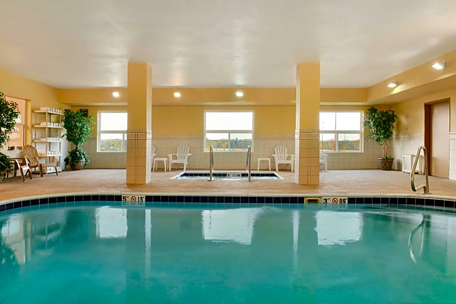 Country Inn & Suites by Radisson, Moline Airport, IL