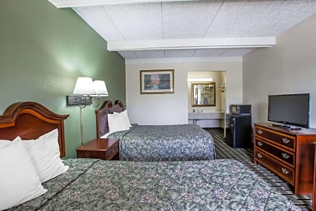 Queen Room with Two Queen Beds - Smoking