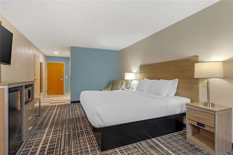 1 King Bed, Mobility Accessible, Walk In Shower, Non-Smoking, Full Breakfast