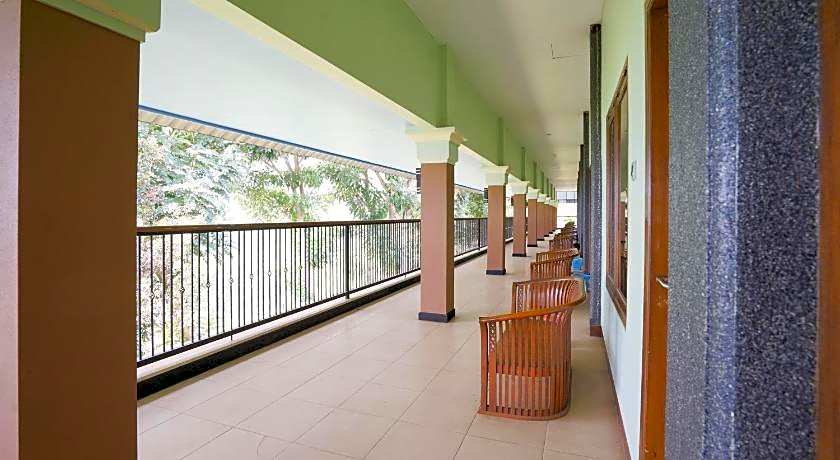 OYO 1483 Hotel Bumi Bermi Permai