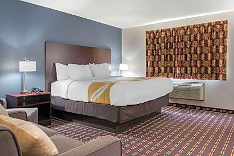 1 King Bed, Nonsmoking