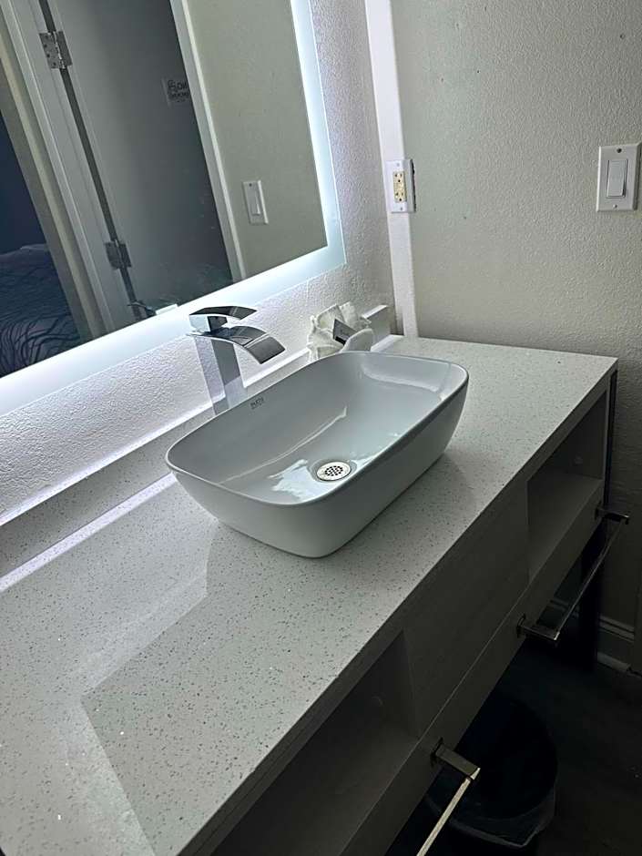 Magnolia Inn Extended Stay of Kingsland - New 2024 - Book a Kitchen Room - 12 Noon Check Out - Sleep In Late - Better Sleep - Ultra Sparkling - Pool open until until 4AM - Stay and Save Today - 24 Hour Front Desk - Premium Coffee Bar - Award Winning Inn