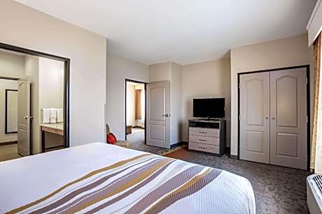 1 King Bed Suite Non-Smoking