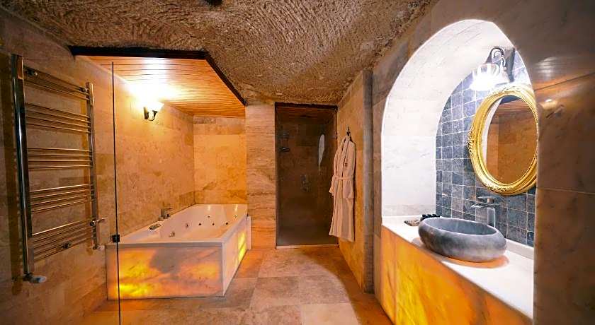 Holiday Cave Hotel