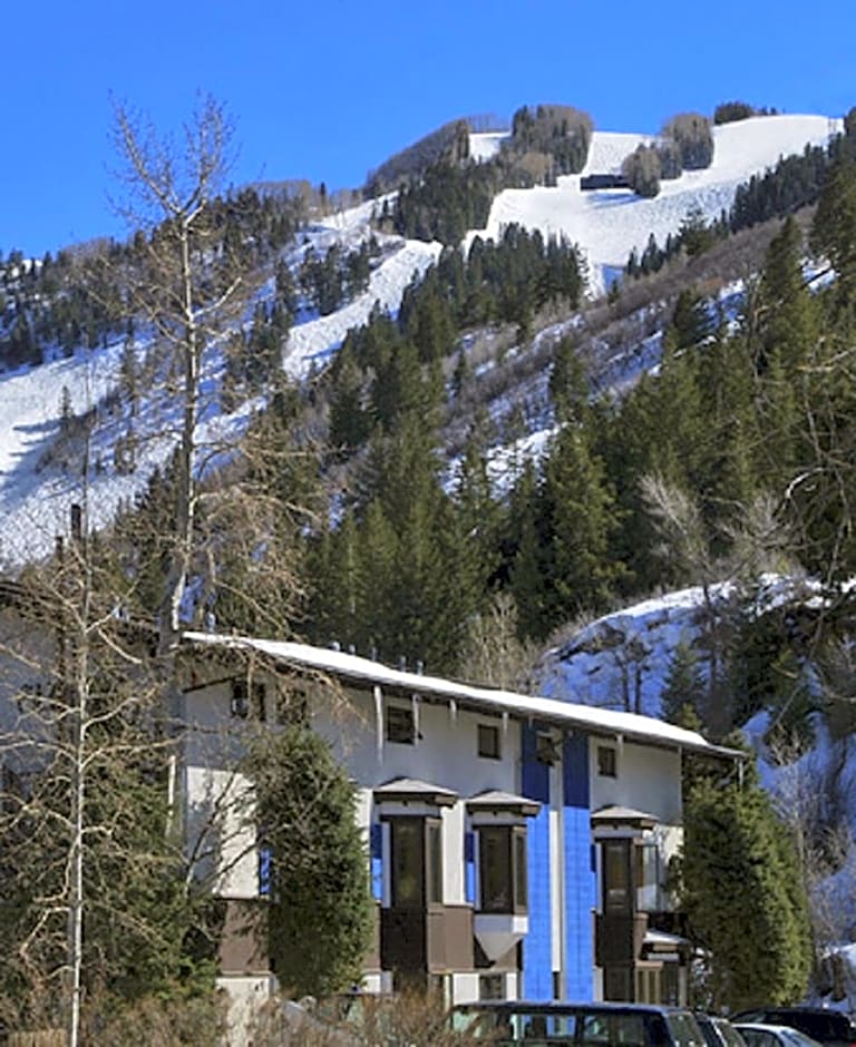 St Moritz Lodge and Condominiums