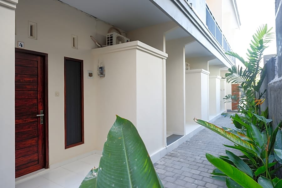 RedDoorz near Mertasari Beach