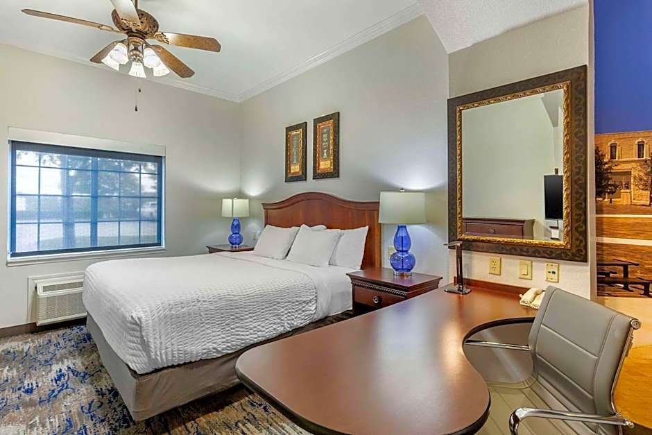 Clarion Pointe Sulphur Springs