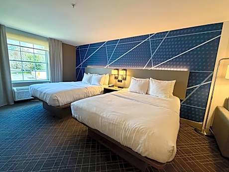 2 Queen Beds, Business Room, Suite, Nonsmoking