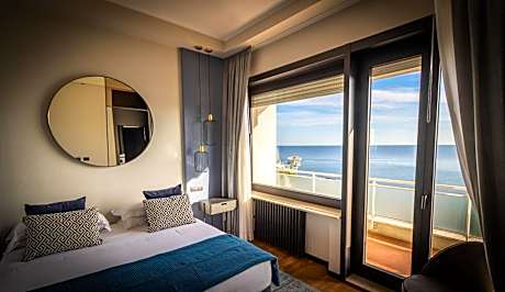 Deluxe Double Room with Balcony and Sea View
