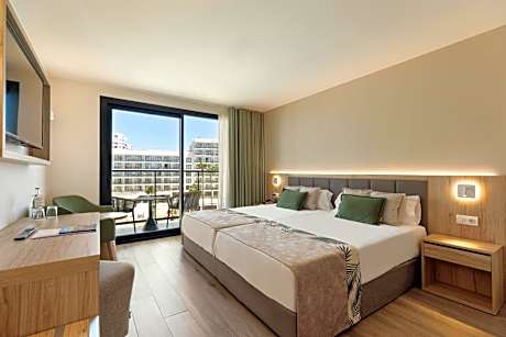 Superior Twin Room (2 Adults + 1Child)