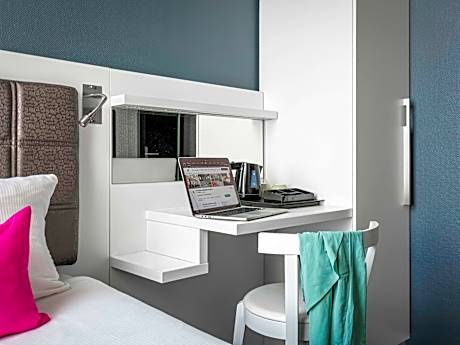 Small Double Room With 1 Double Bed