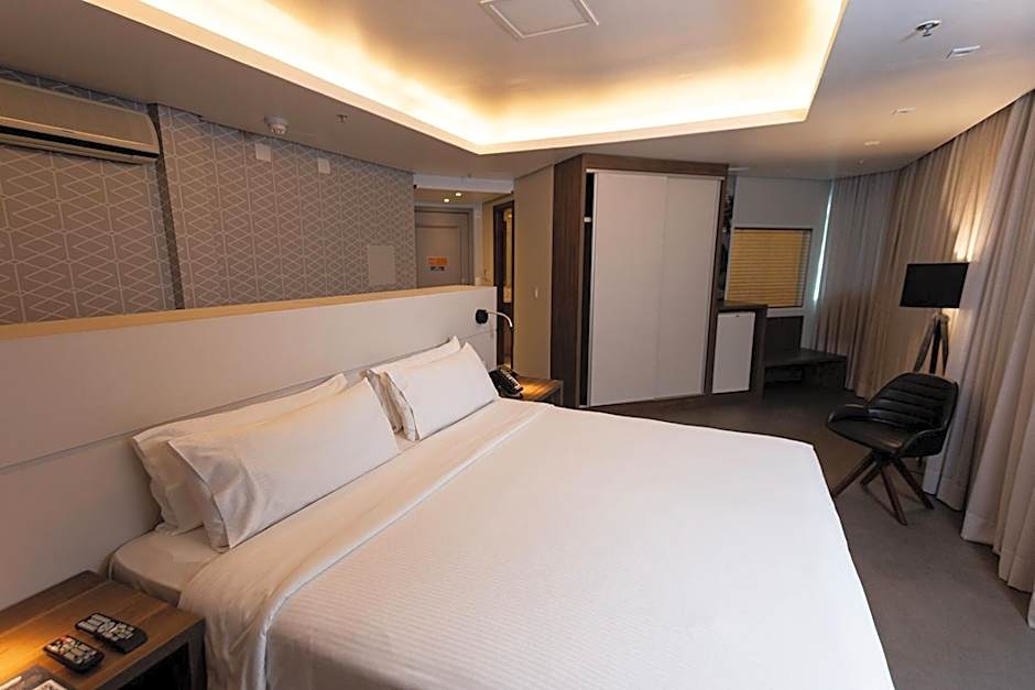 Master Porto Alegre Hotel - Av Carlos Gomes, Proximo ao Consulado Americano