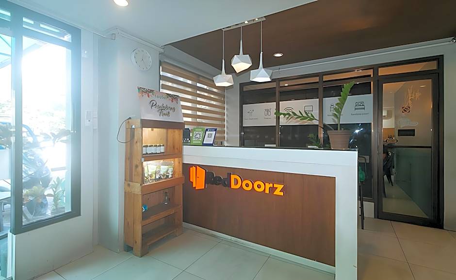 RedDoorz @ Junquera Extension Cebu