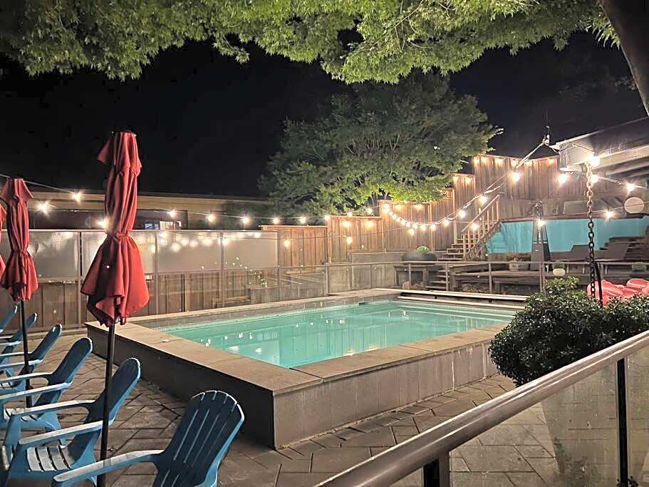 The Lions Self Contained Suite, Shared Pool, Hot Tub, Views
