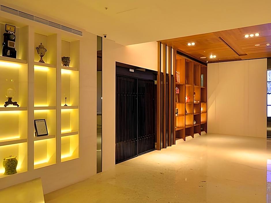 Amici Hotel Six Star Hostel