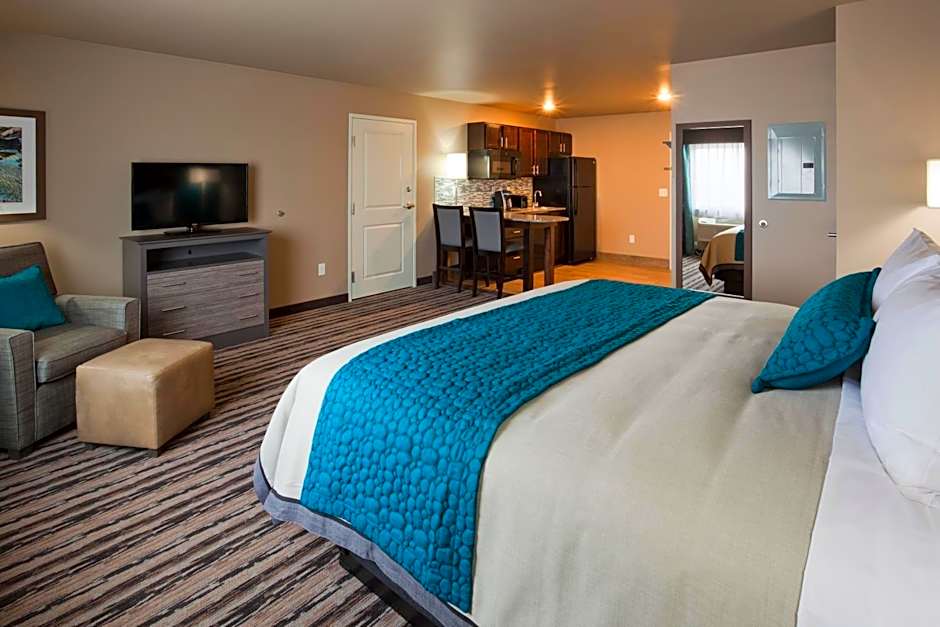Photo 1 of 6 of Junior 1 King Bed Suite