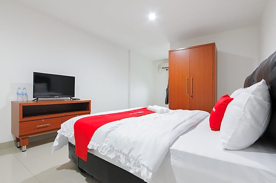 RedDoorz near Palembang Trade Center 3