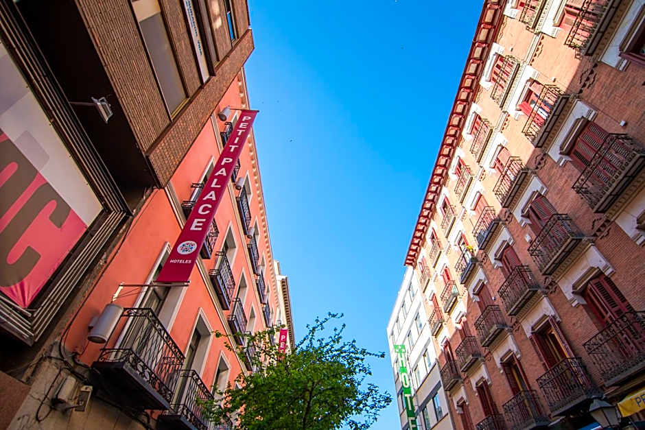 Petit Palace Tres Cruces