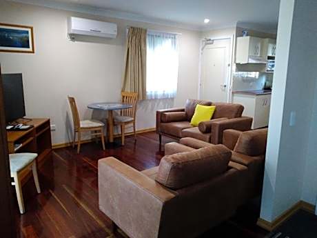 Two-Bedroom Deluxe Apartment with Balcony