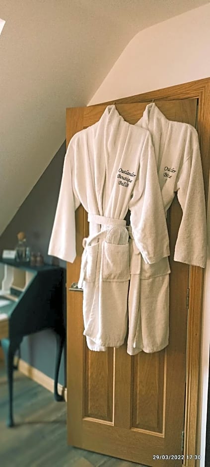 Outlander Boutique B&B King