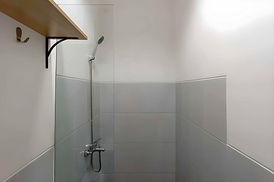 RedDoorz near Seasons City Mall 3