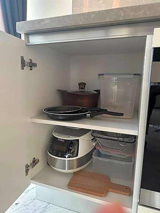 lavish apt with 180 ist view at 40F gym pool 89