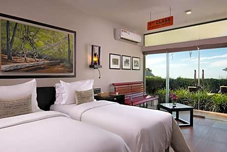 Premier Room (Higher Floor with Mountain View)