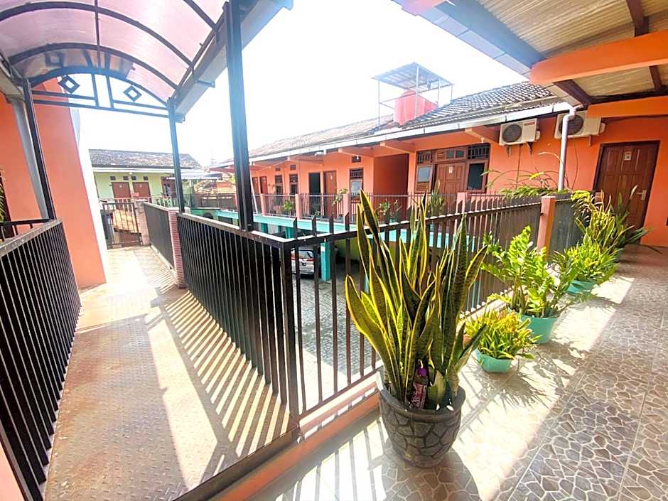 Hotel Gerung 1 near Alun Alun Nganjuk Mitra RedDoorz