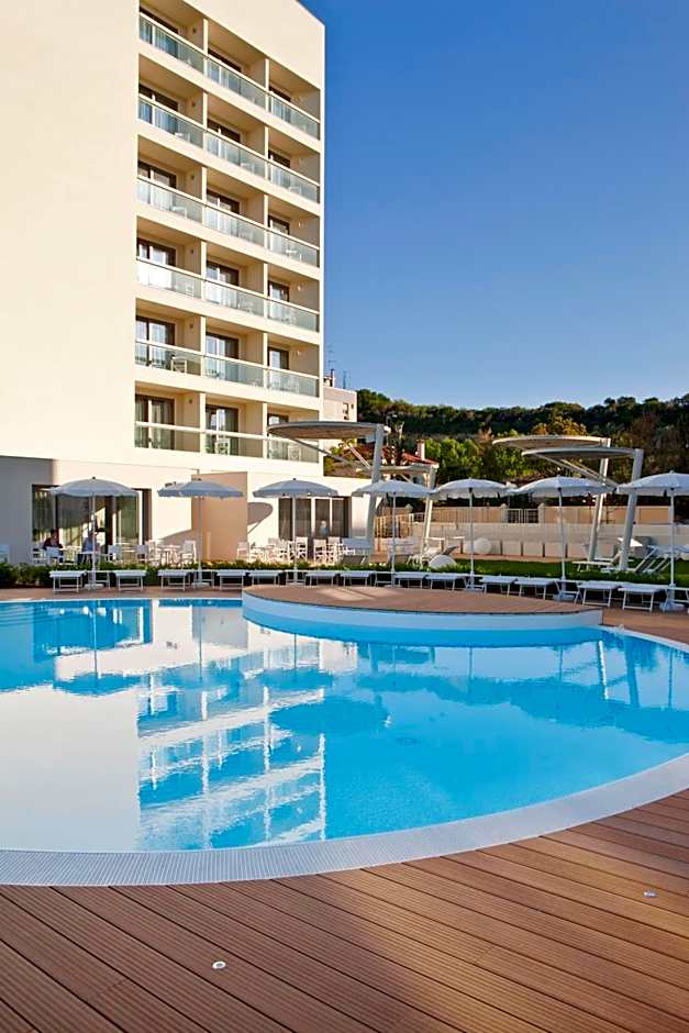 Nautilus Family Hotel