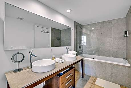 One-Bedroom Apartment with Bay View