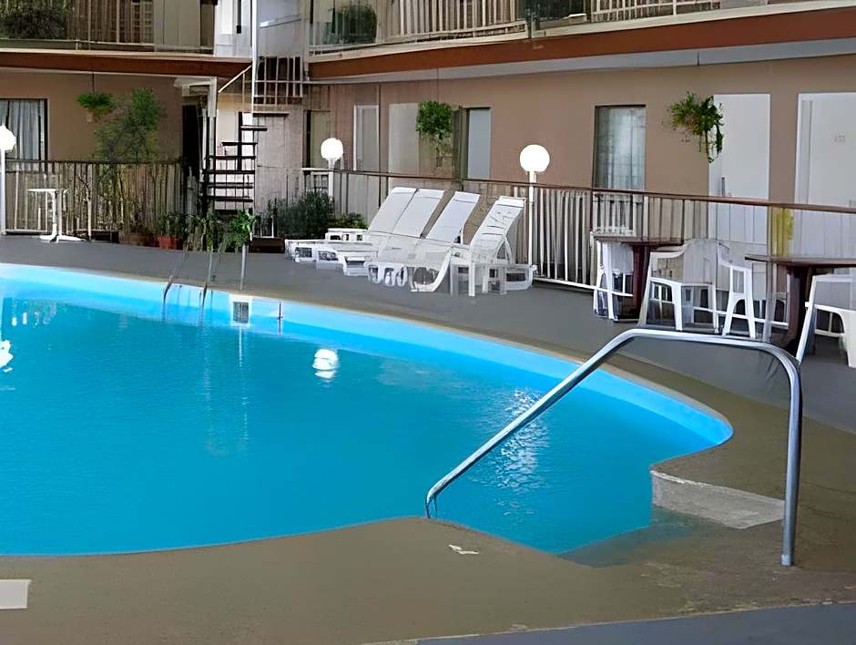 Rodeway Inn & Suites Emporia