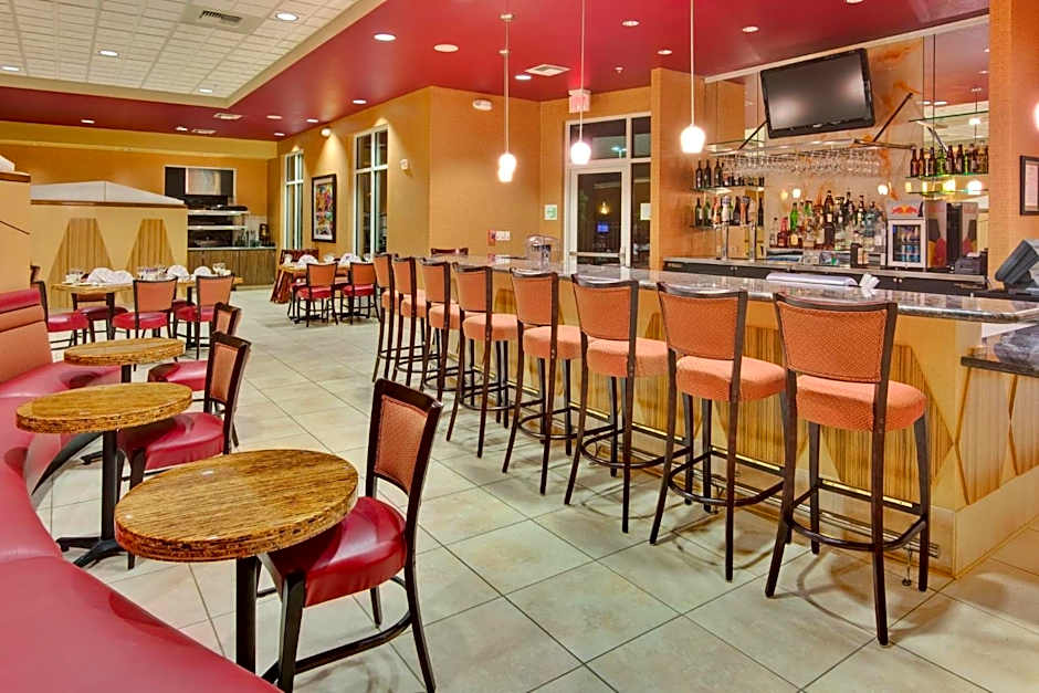 Holiday Inn & Suites Bakersfield by IHG