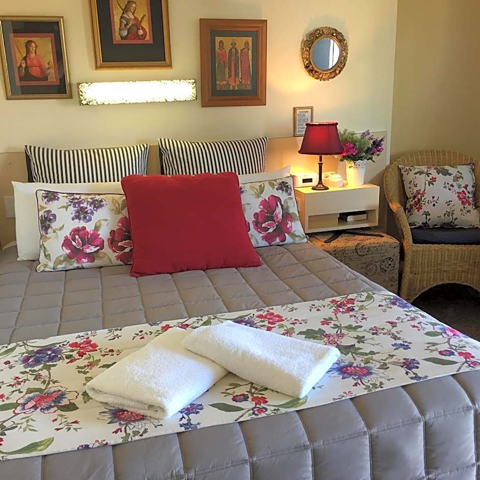 Airport Riverview Motel