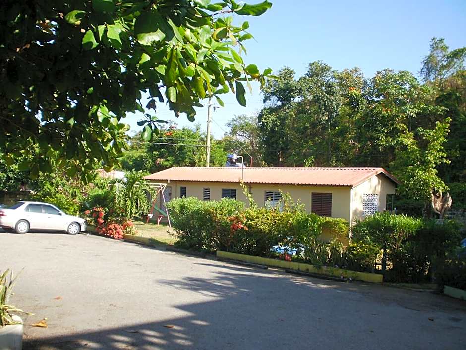 Pineapple Court Hotel