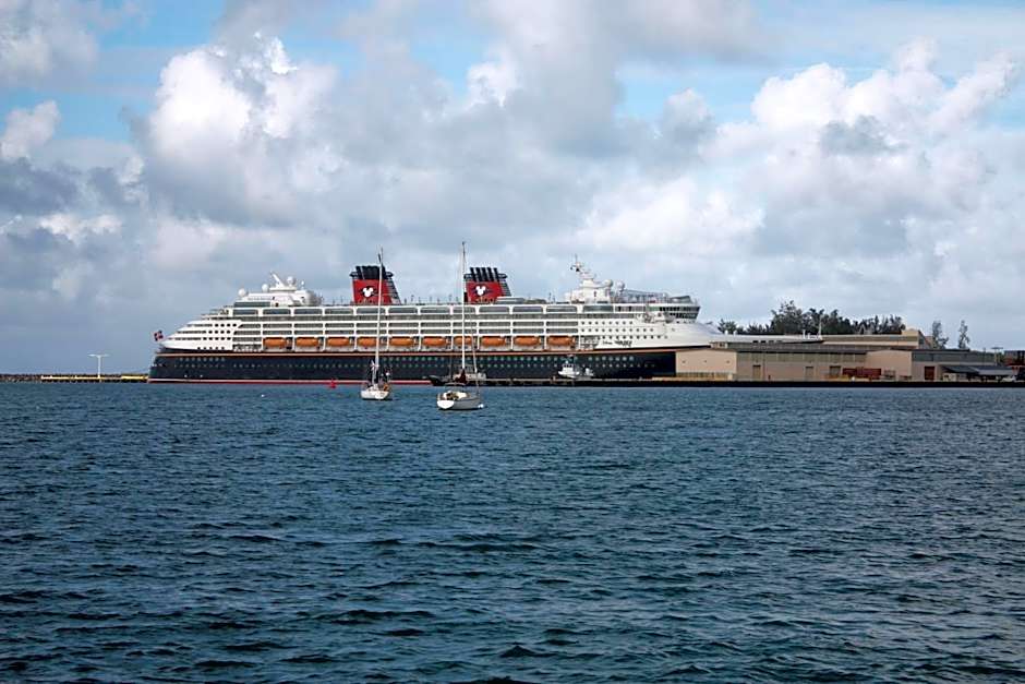 Hilo Reeds Bay Hotel