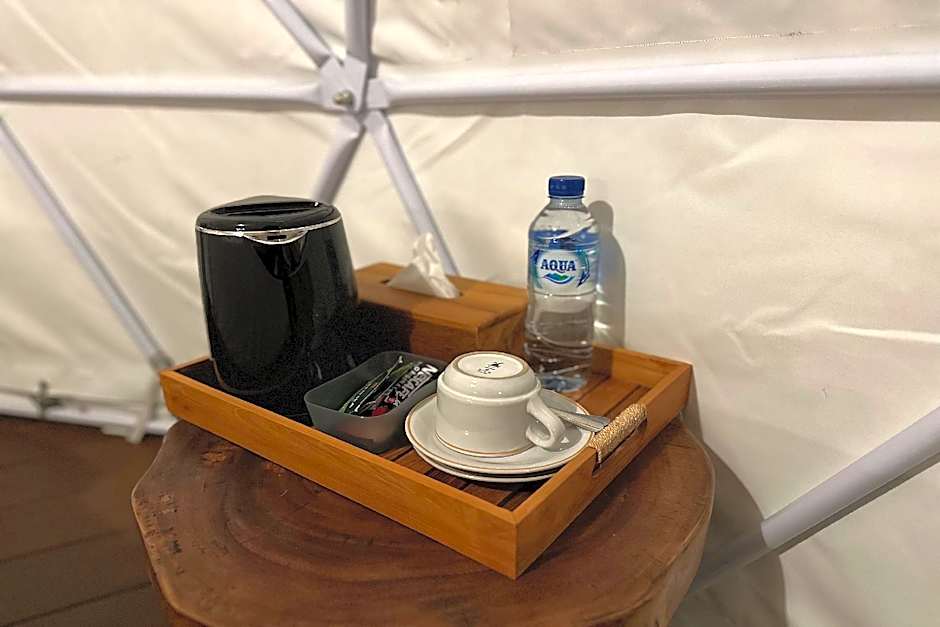 Glamping @ Pebbles & Fins
