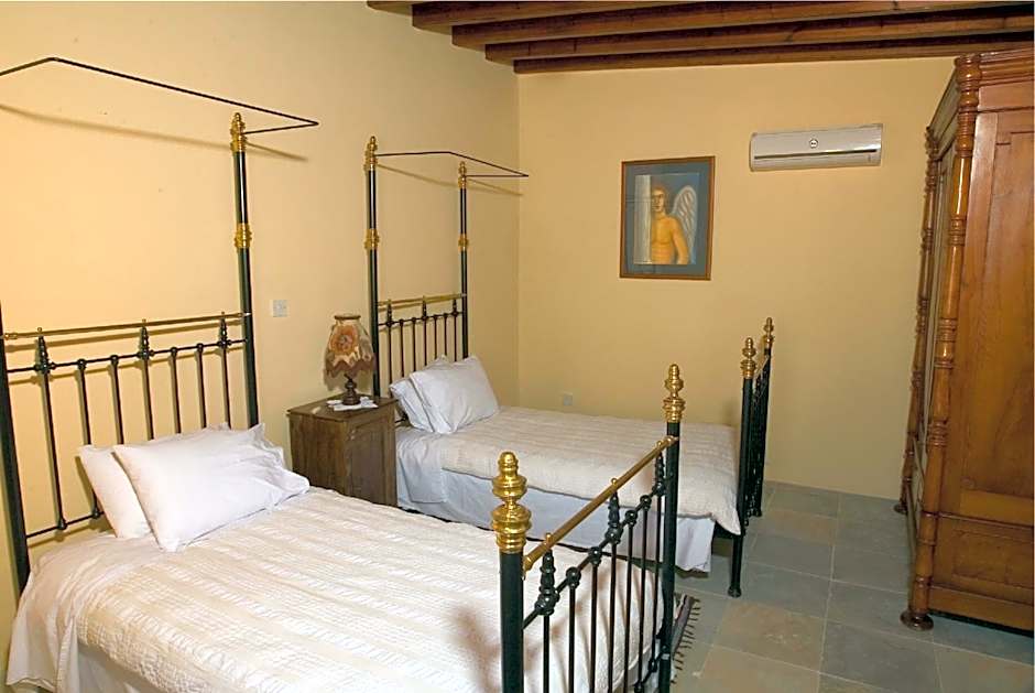 Porfyrios Country House