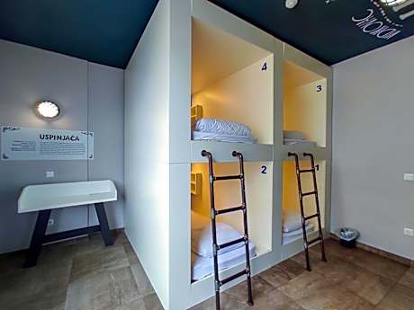 Bed in 4-Bed Mixed Dormitory Room