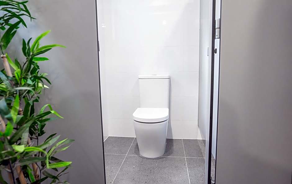 Mad Monkey East Side