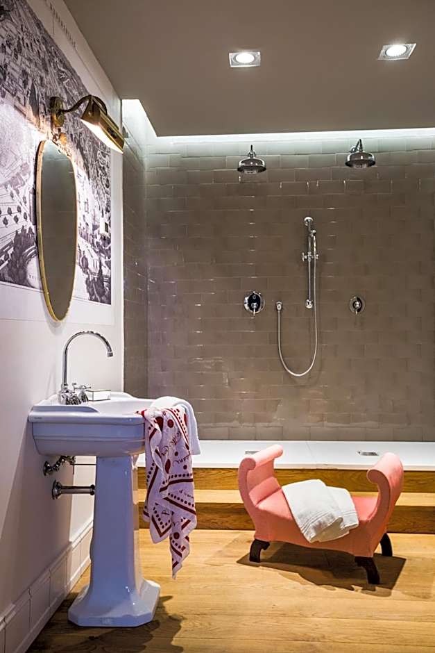 Soprarno Suites