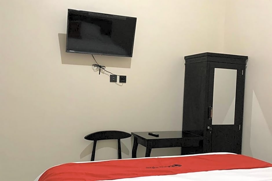 RedDoorz Syariah near Kawasan Simpang Lima Pati