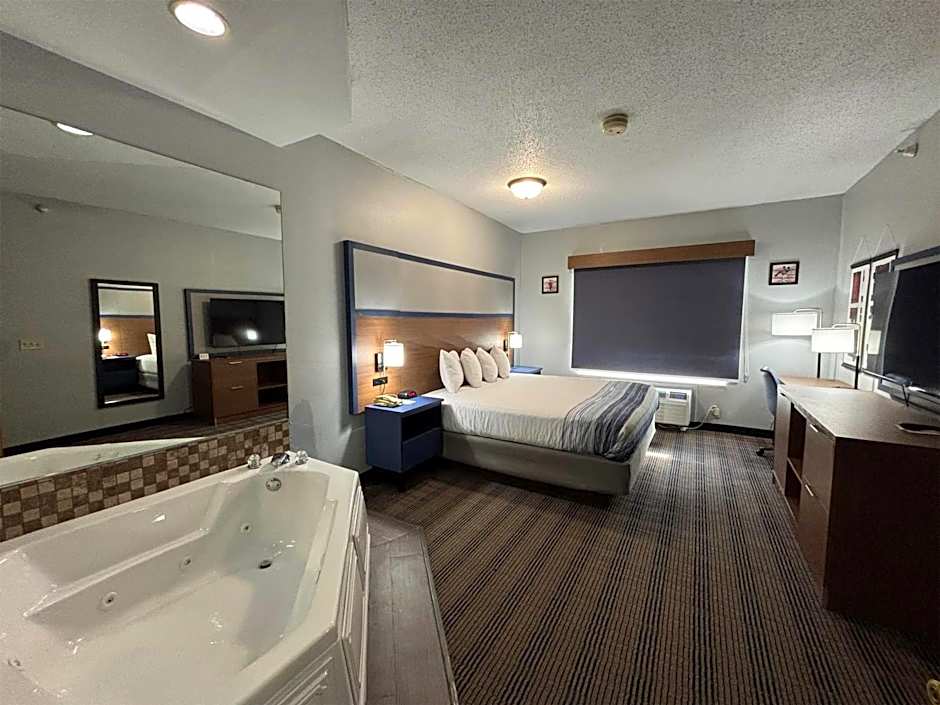 AmericInn by Wyndham Galesburg