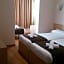 Hostal Barcelona Travel
