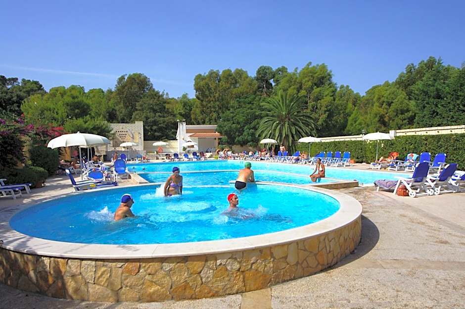 Baia Degli Aranci Suite & Apartments