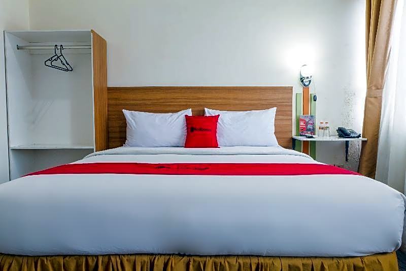 RedDoorz Plus @ Surapati 2