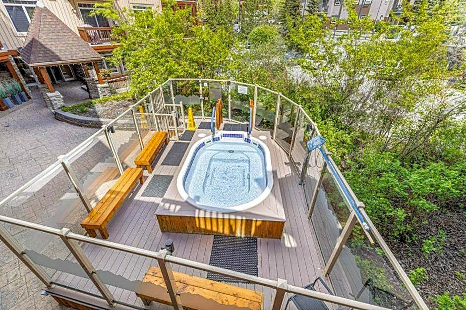 Sunny Tranquil Woods Turret in Falcon Crest Lodge